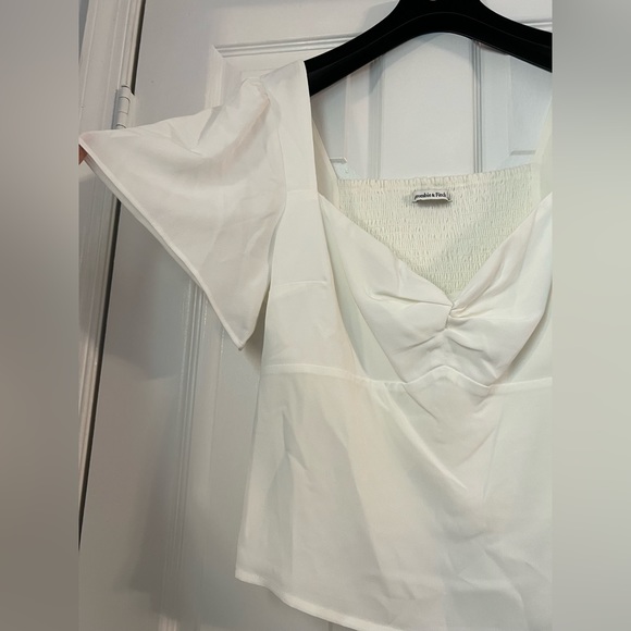 Abercrombie & Fitch Twist Front Flutter Sleeve blouse with ruched back White L - Picture 6 of 6